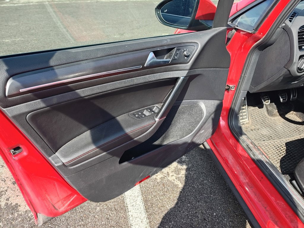 Used 2018 Volkswagen GTI SE FWD image 7