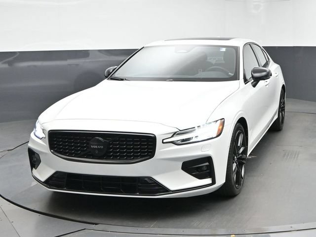 Used 2024 Volvo S60 B5 Plus w/ Climate Package FWD image 3