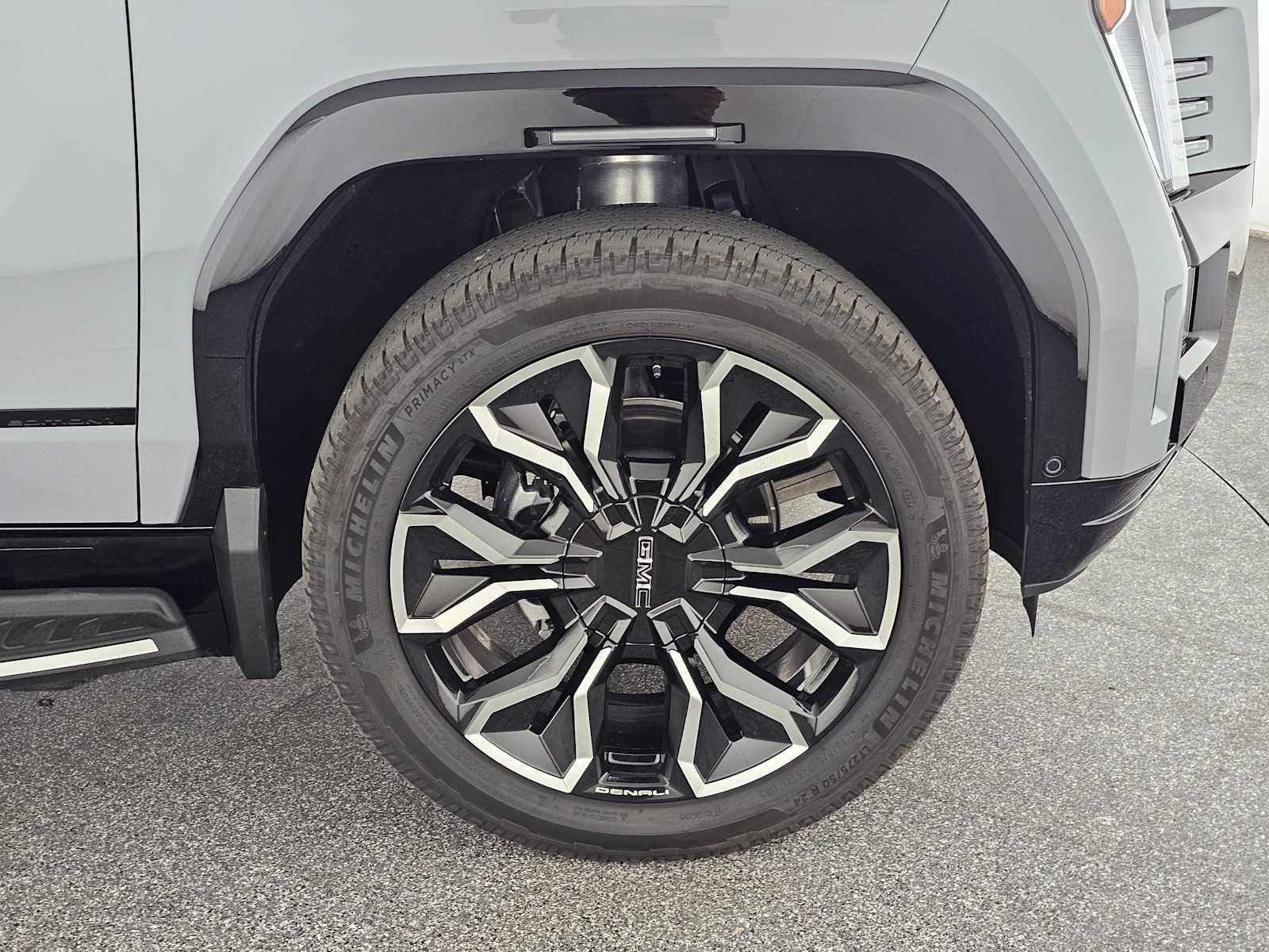 Used 2024 GMC Sierra EV Denali image 9