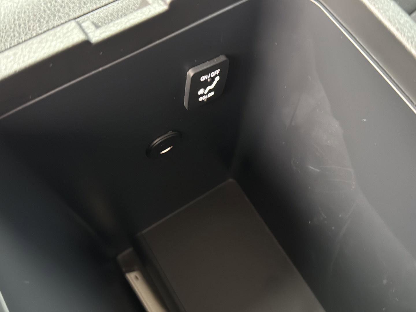 Used 2025 Nissan Sentra SR w/ Lighting Package FWD image 31