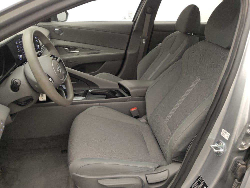 Used 2021 Hyundai Elantra SE FWD image 17