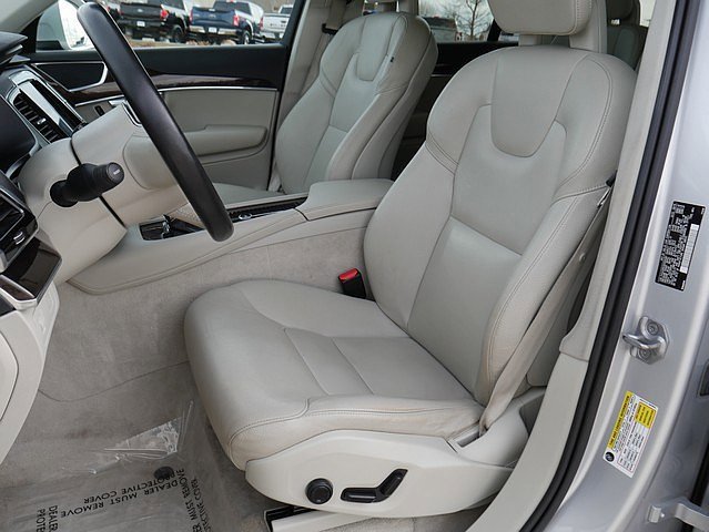 Used 2016 Volvo XC90 T6 Momentum w/ Momentum Plus Package image 14