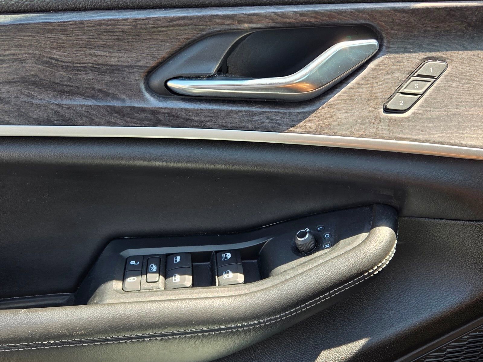 Used 2024 Jeep Grand Cherokee Limited image 32