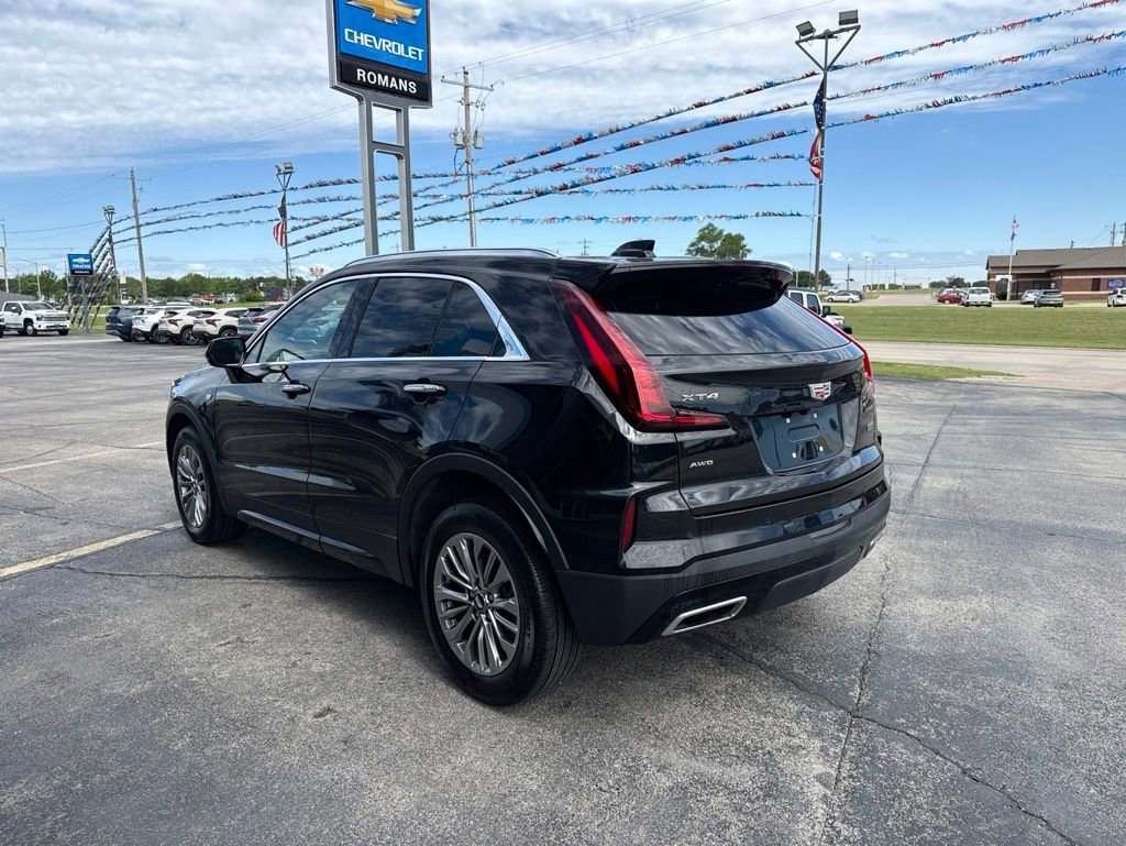 Used 2024 Cadillac XT4 Premium Luxury w/ Cold Weather Package AWD/4WD image 7
