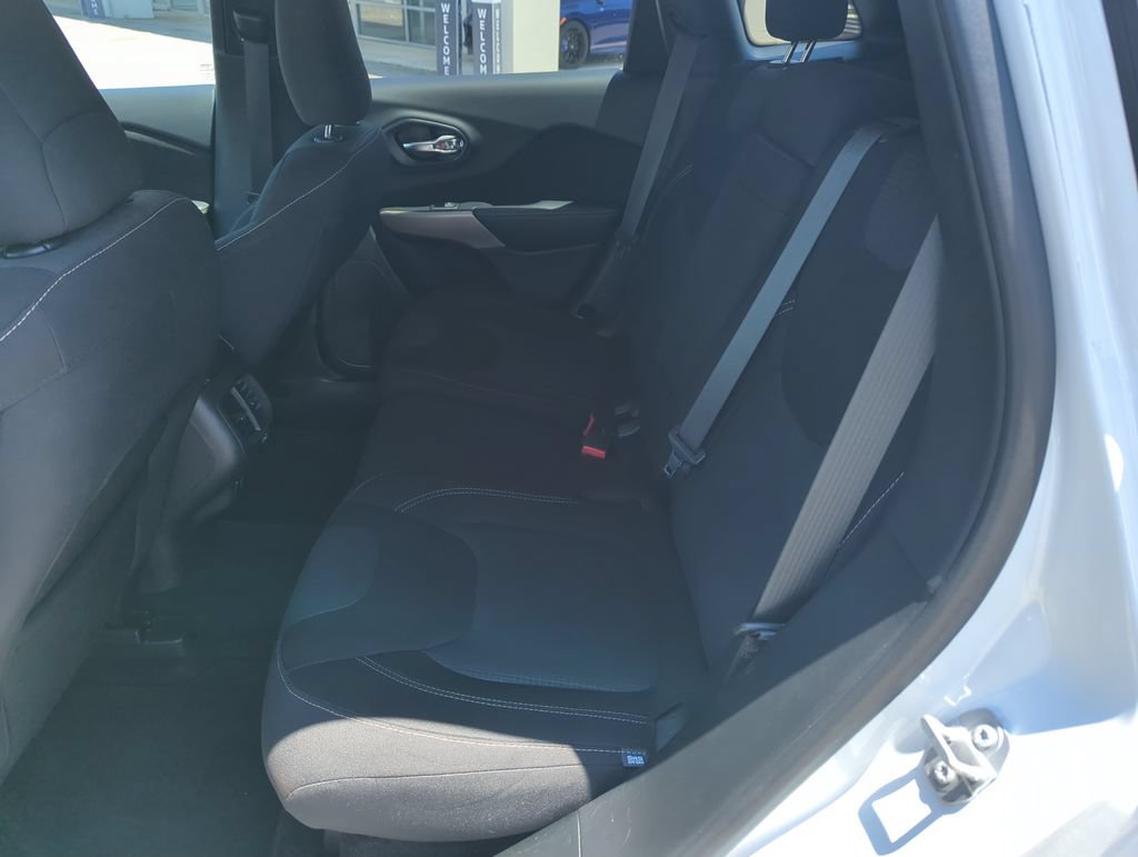 Used 2017 Jeep Cherokee Latitude FWD image 28