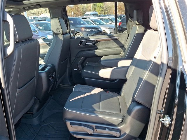 Used 2025 Chevrolet Suburban Premier w/ Sun And Tow Package image 9