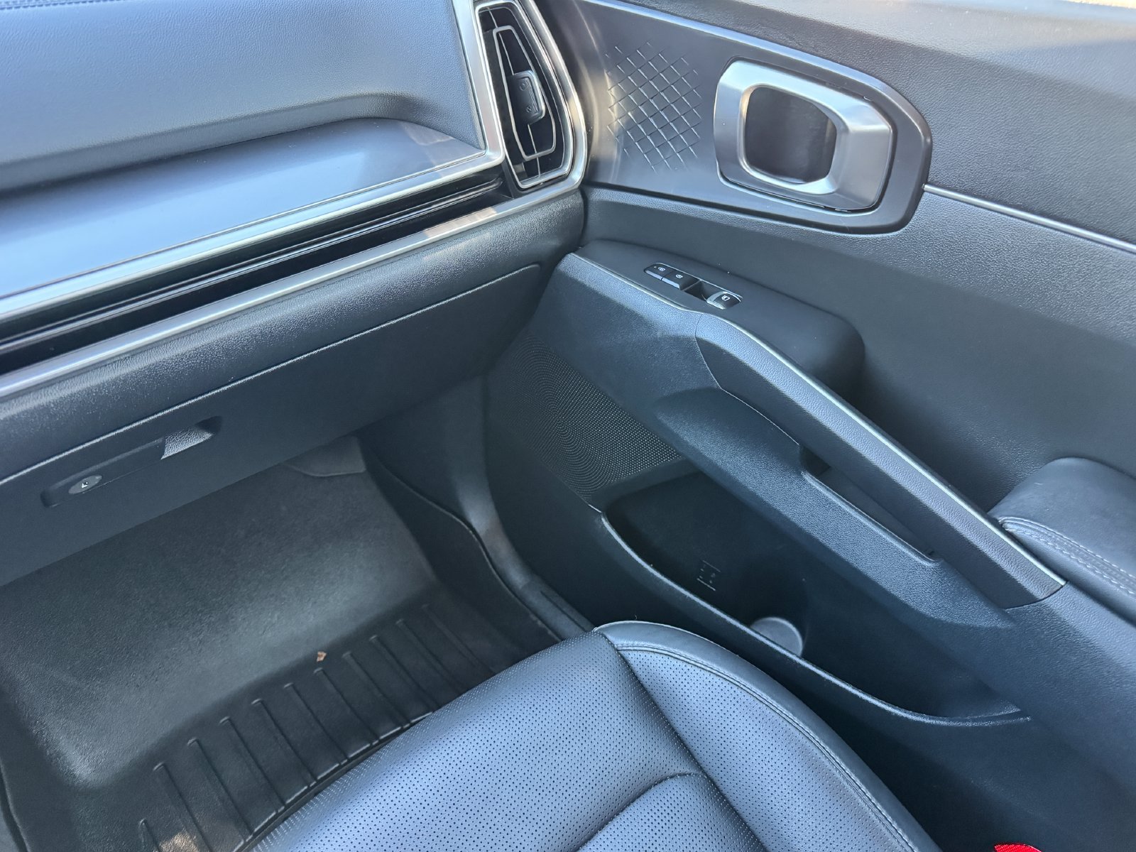 Used 2025 Kia Sorento S w/ Panoramic Sunroof Package FWD image 24