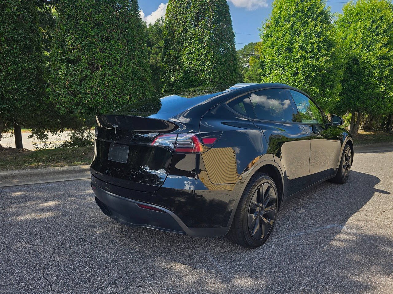 Used 2024 Tesla Model Y Long Range AWD/4WD image 5