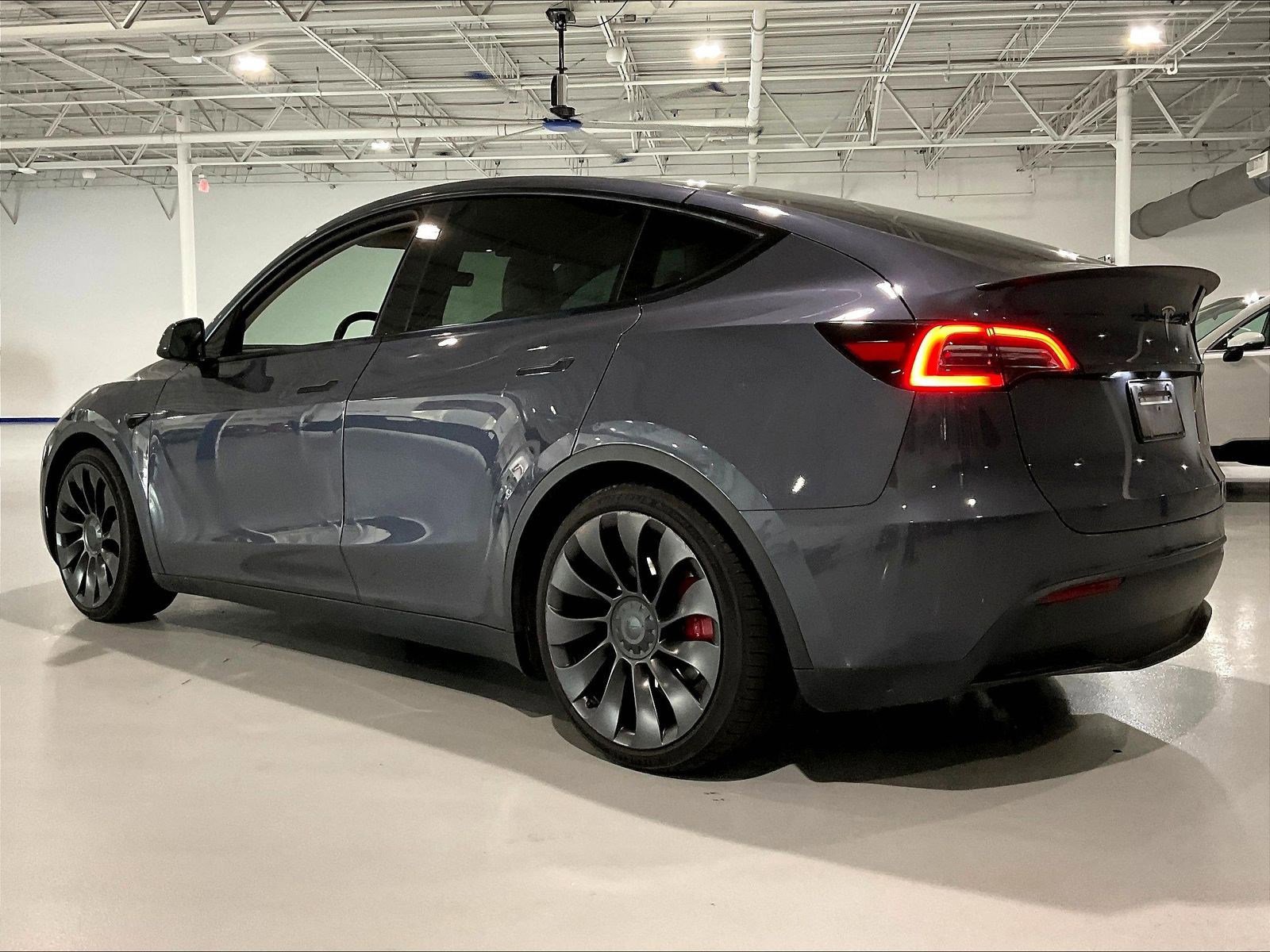 Used 2023 Tesla Model Y Performance AWD/4WD image 3