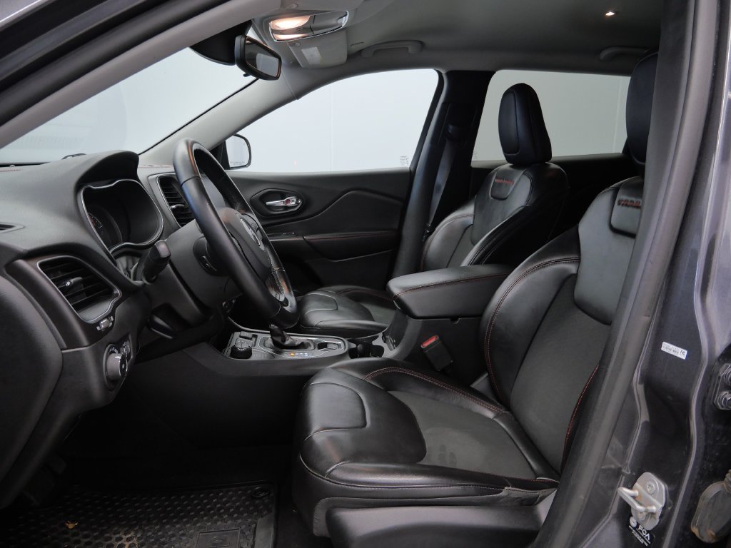 Used 2021 Jeep Cherokee Trailhawk w/ Trailer Tow Group AWD/4WD image 13