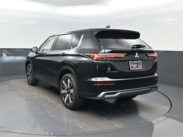New 2025 Mitsubishi Outlander SE image 3