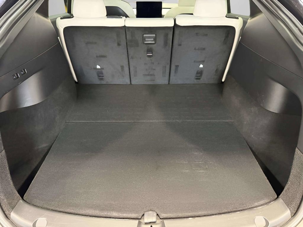 Used 2022 Tesla Model Y Long Range AWD/4WD image 9