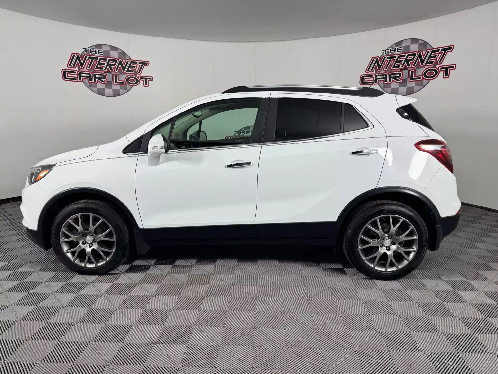 Used 2017 Buick Encore Premium w/ Experience Buick Package image 4