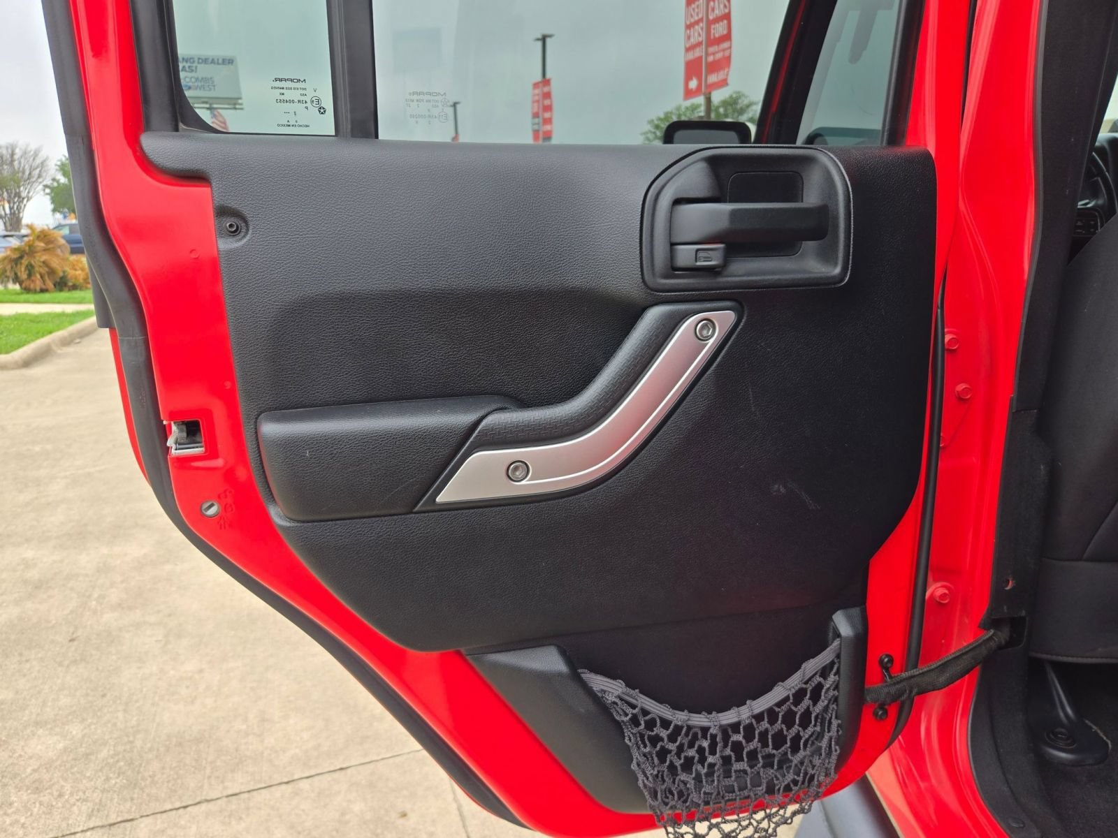 Used 2013 Jeep Wrangler Unlimited Rubicon w/ Connectivity Group AWD/4WD image 14