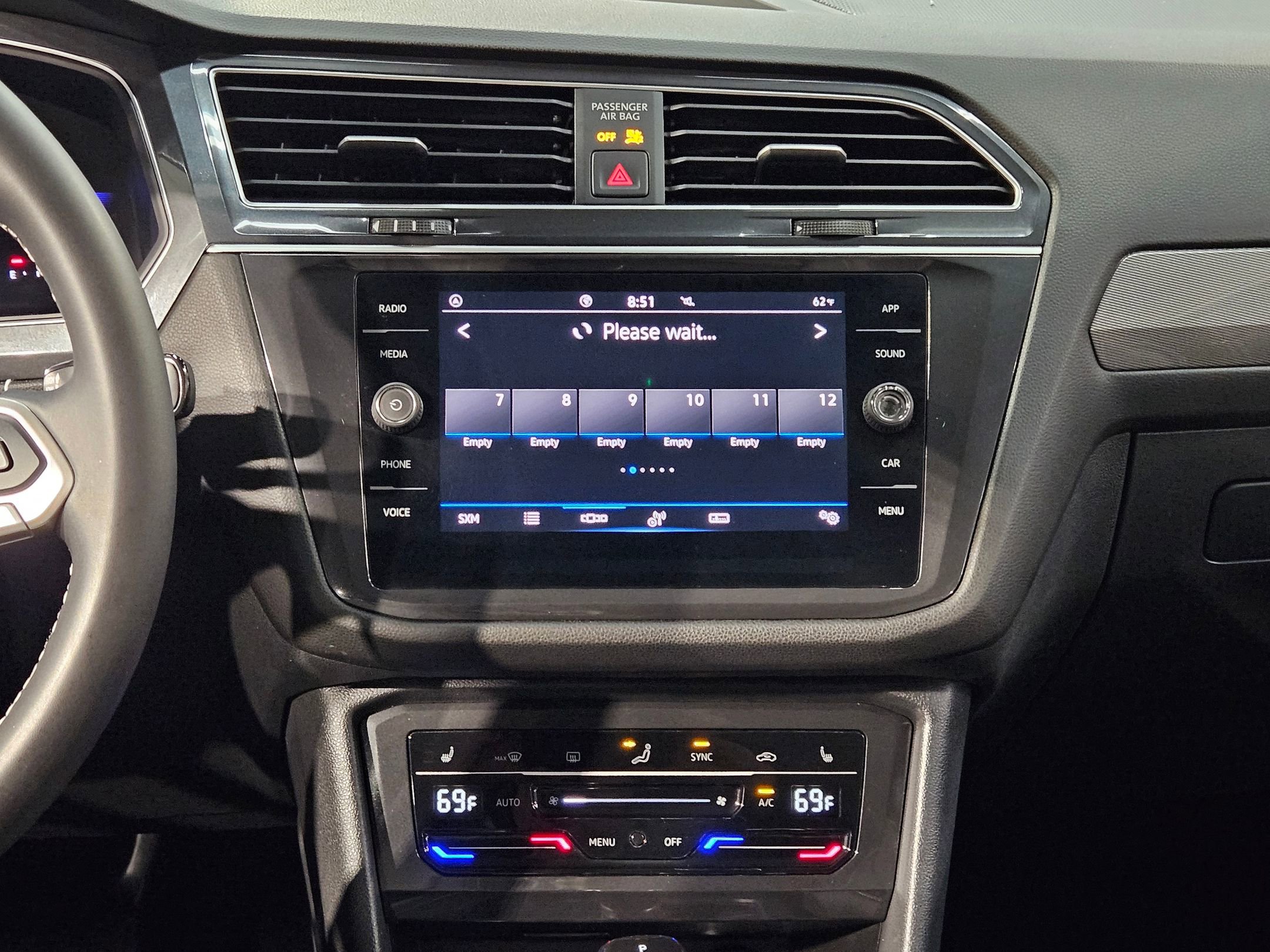 Used 2024 Volkswagen Tiguan SE image 16