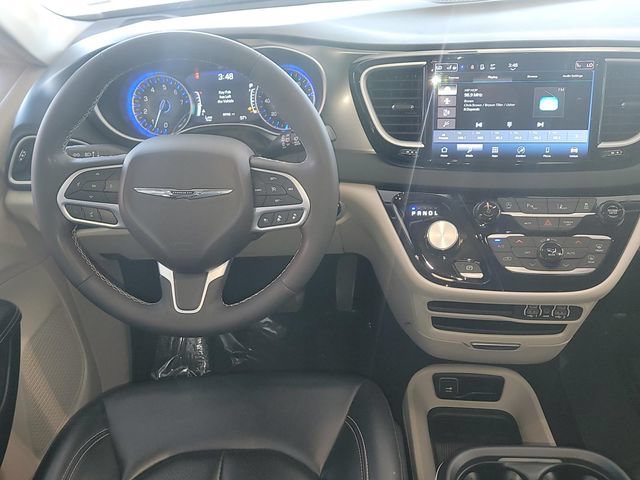 Certified 2024 Chrysler Pacifica Touring-L FWD image 12