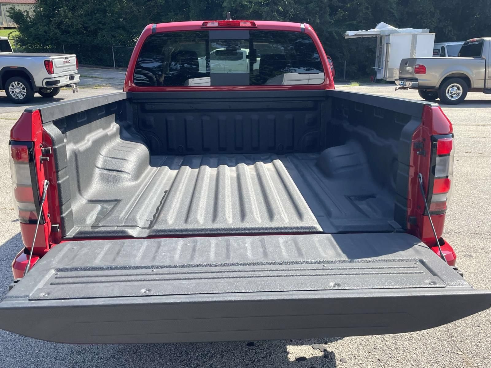 Used 2025 Nissan Frontier SV RWD image 28