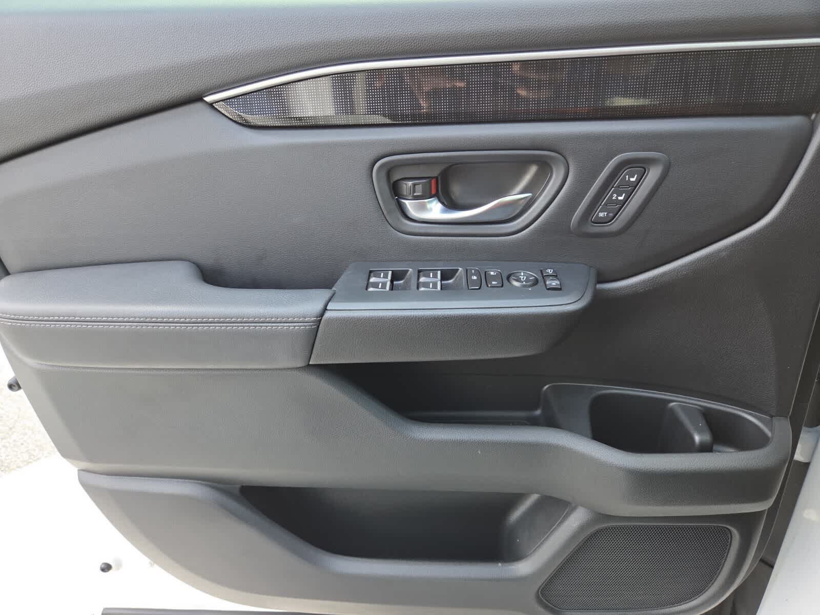 Used 2025 Honda Pilot Elite image 15