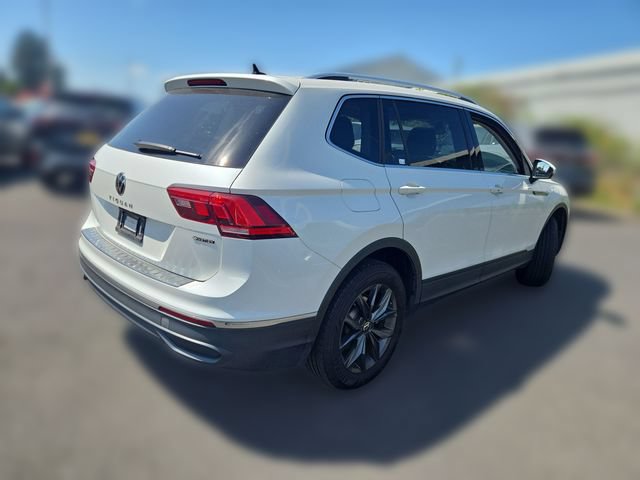 Used 2023 Volkswagen Tiguan SE AWD/4WD image 12
