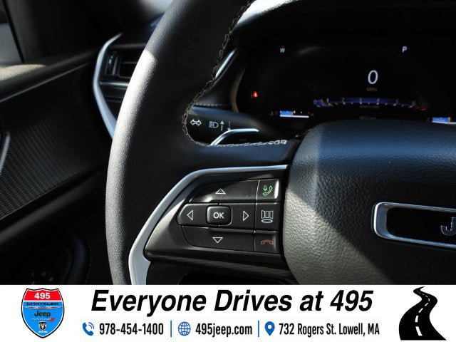 Used 2025 Jeep Grand Cherokee Laredo X AWD/4WD image 19