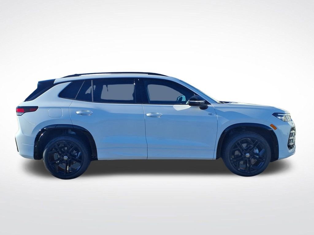 Used 2026 Volkswagen Tiguan SE R-Line image 2