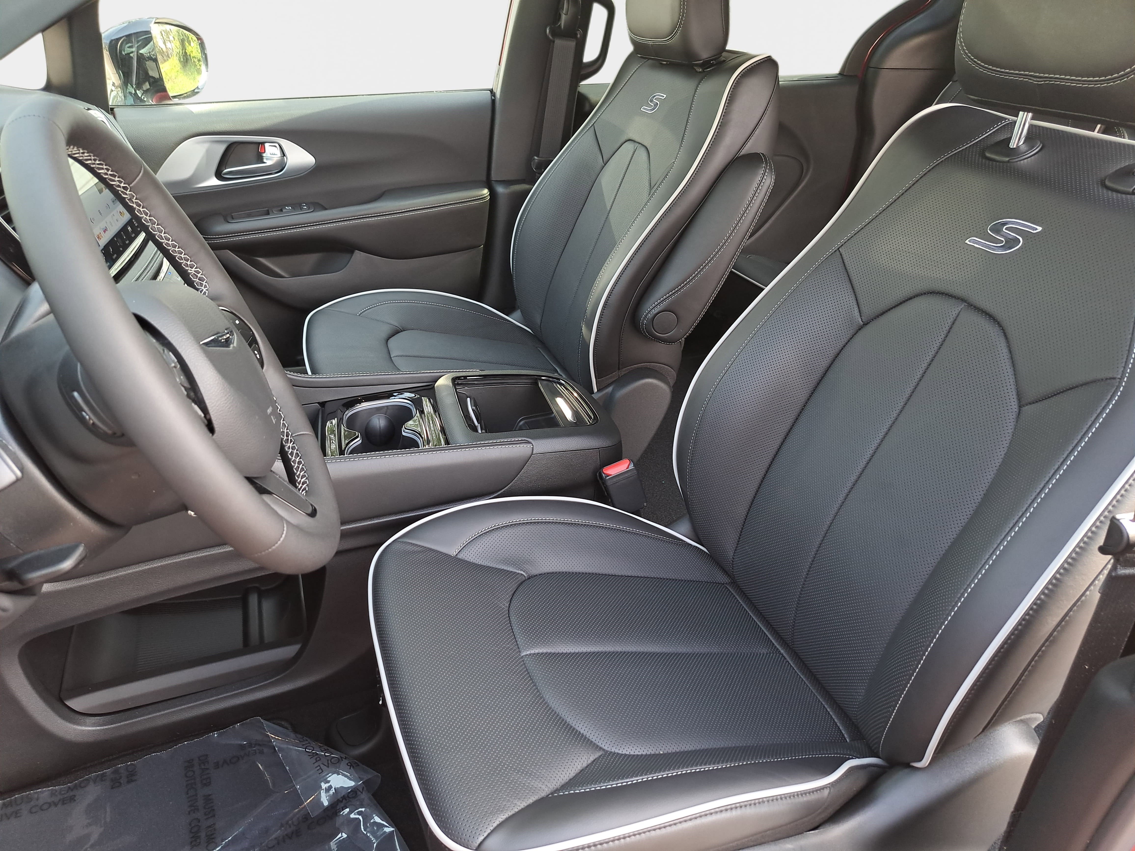 New 2026 Chrysler Pacifica Limited image 16