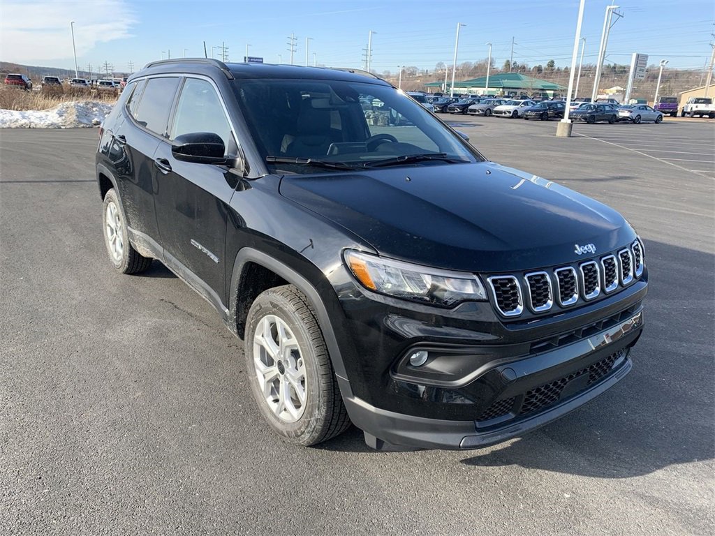 New 2026 Jeep Compass Latitude image 2