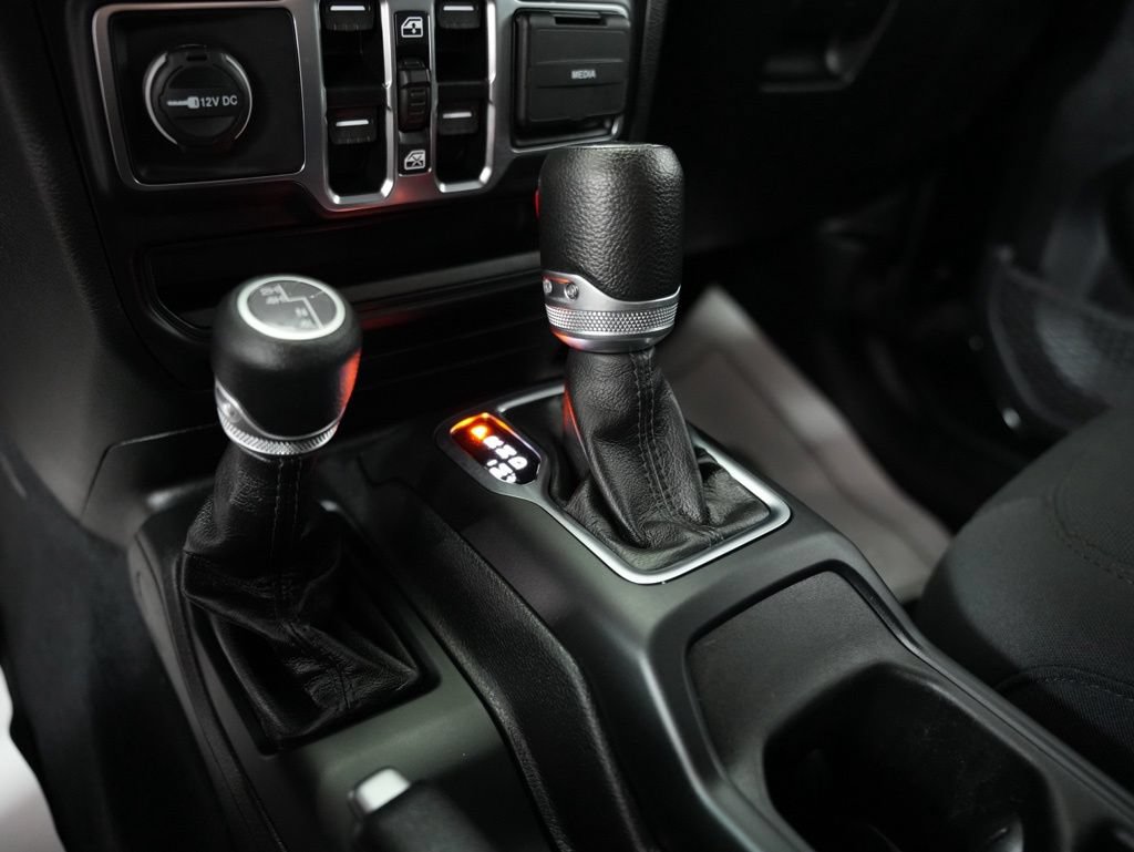 Used 2023 Jeep Gladiator Sport AWD/4WD image 27