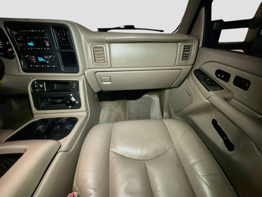 Used 2007 GMC Sierra 3500 SLT w/ Heavy-Duty Power Package AWD/4WD image 29