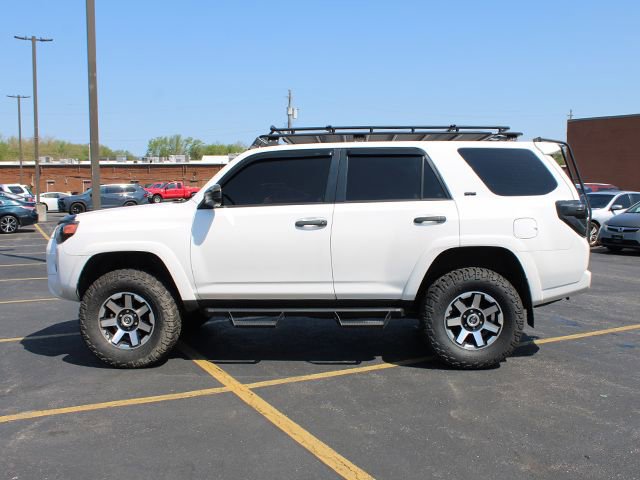Used 2018 Toyota 4Runner SR5 AWD/4WD image 6