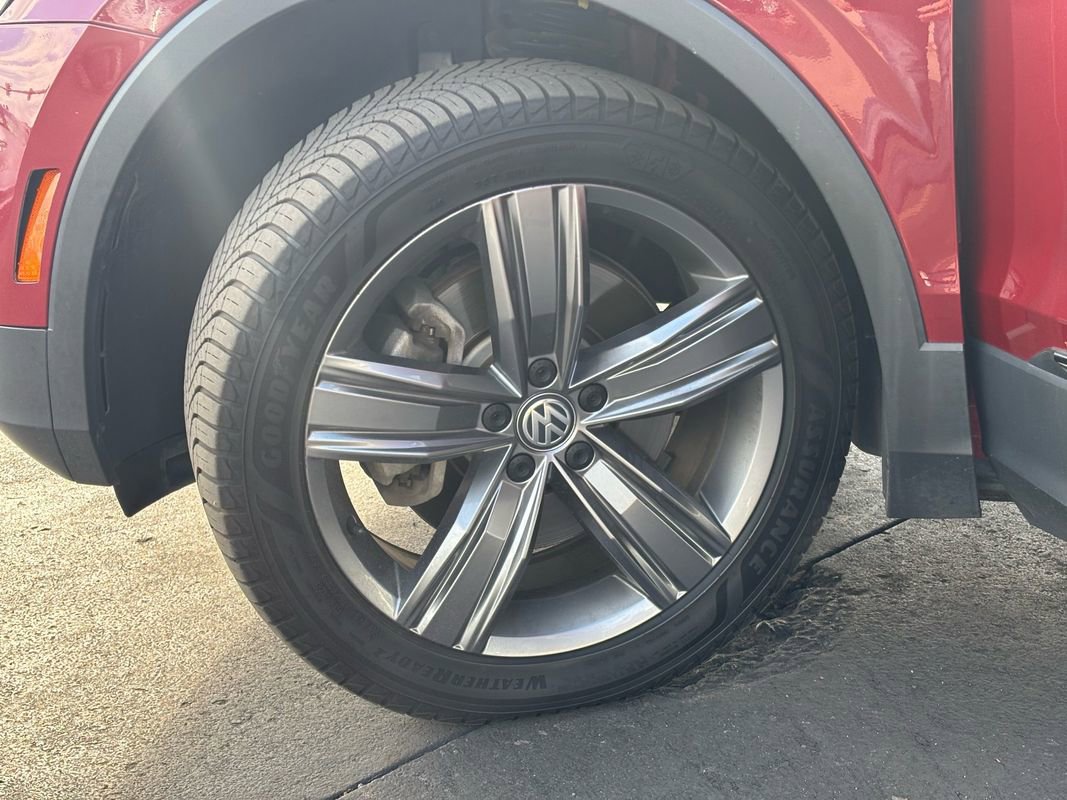 Used 2020 Volkswagen Tiguan SEL w/ 3rd Row Seat Package image 33