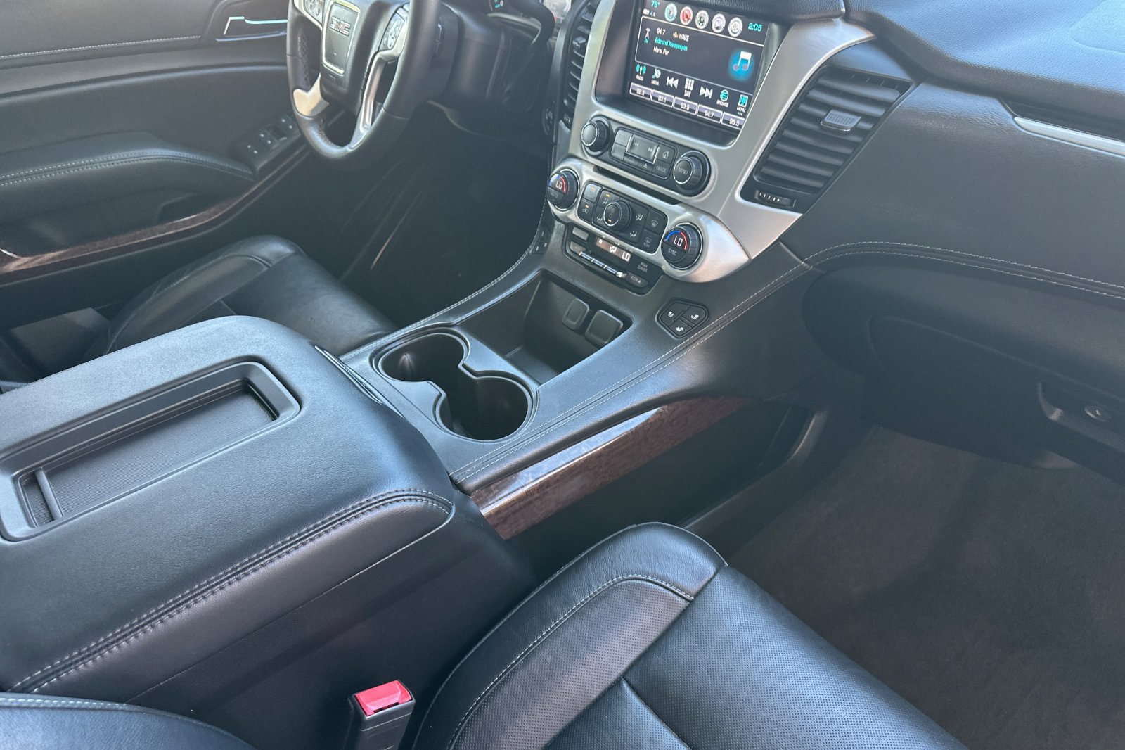 Used 2020 GMC Yukon XL SLT w/ Open Road Package RWD image 17