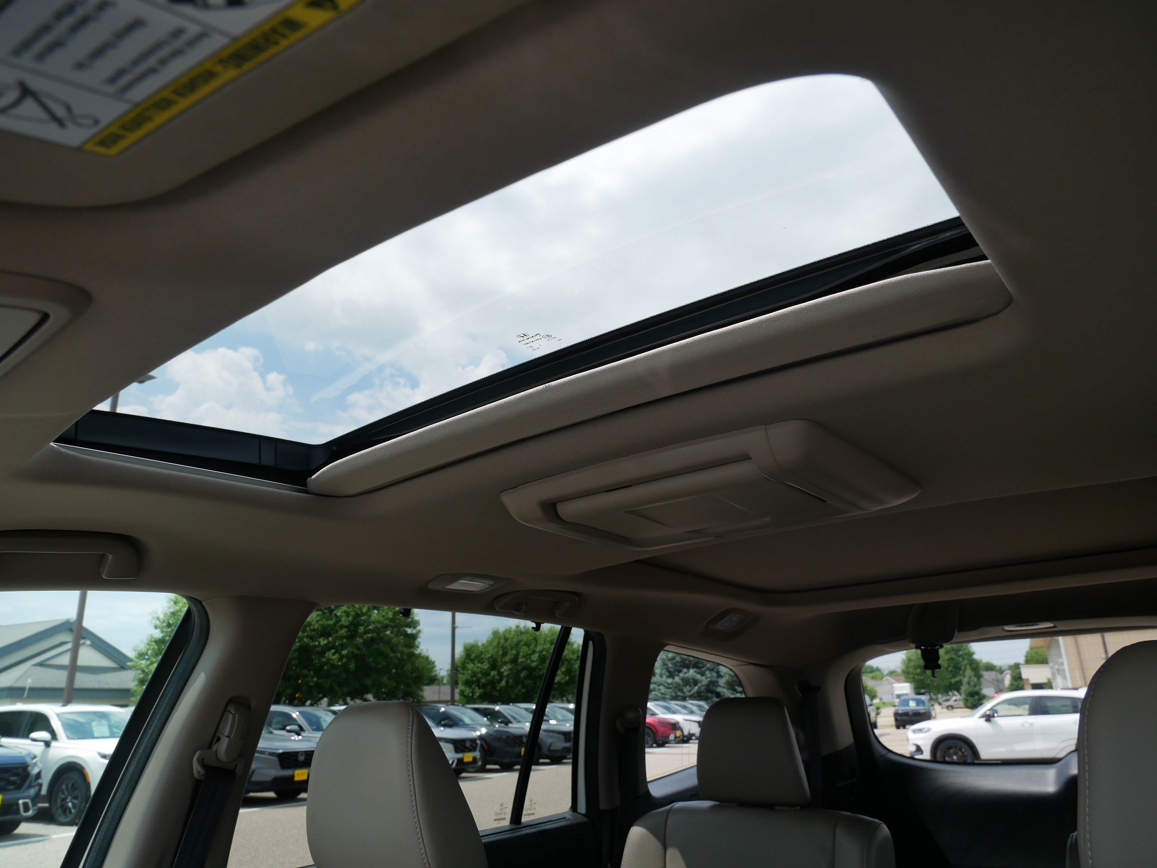 Used 2016 Honda Pilot Elite image 33