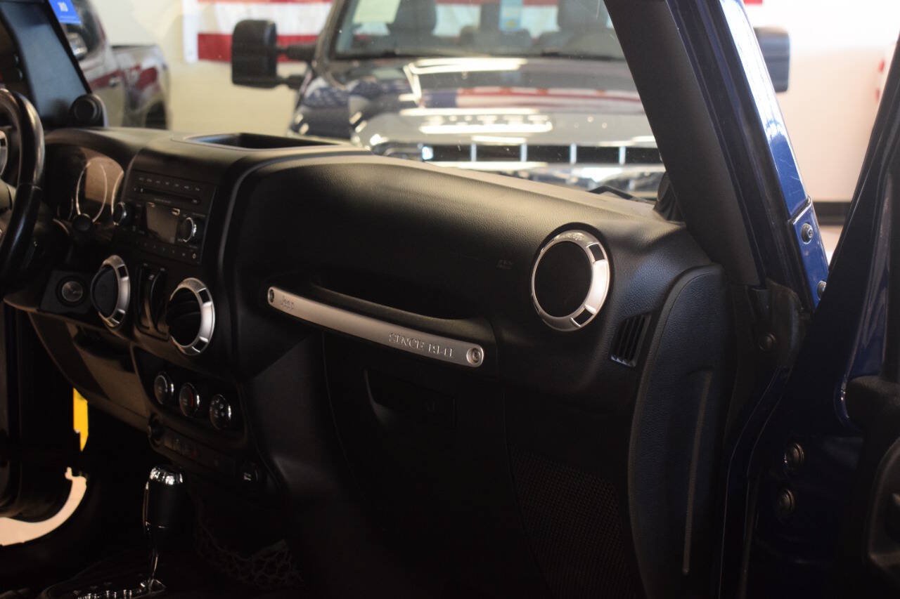 Used 2013 Jeep Wrangler Rubicon w/ PWR Convenience Group AWD/4WD image 36