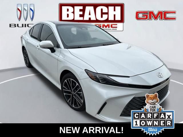 Used 2025 Toyota Camry XLE image 1