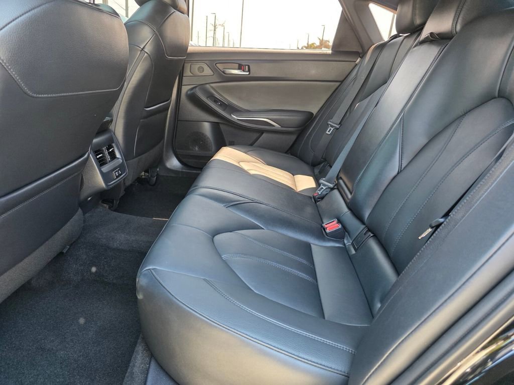 Used 2021 Toyota Avalon XLE w/ Moonroof Package image 17