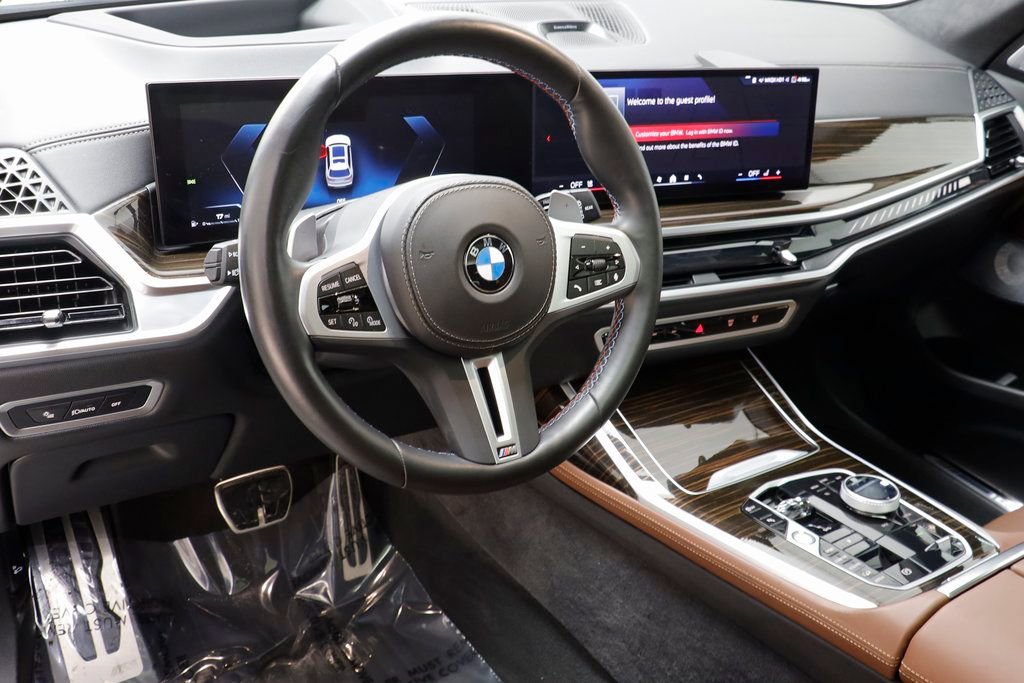Used 2025 BMW X7 M60i image 7
