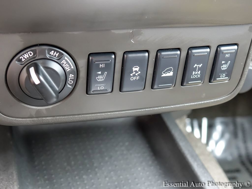 Used 2015 Nissan Xterra PRO-4X w/ Pro-4x Leather Package AWD/4WD image 16