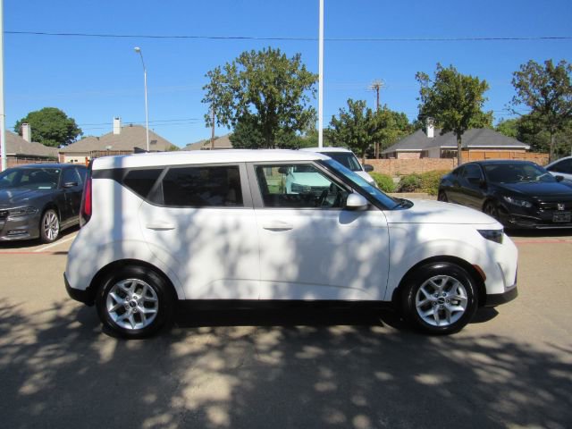 Used 2023 Kia Soul LX w/ LX Technology Package image 5
