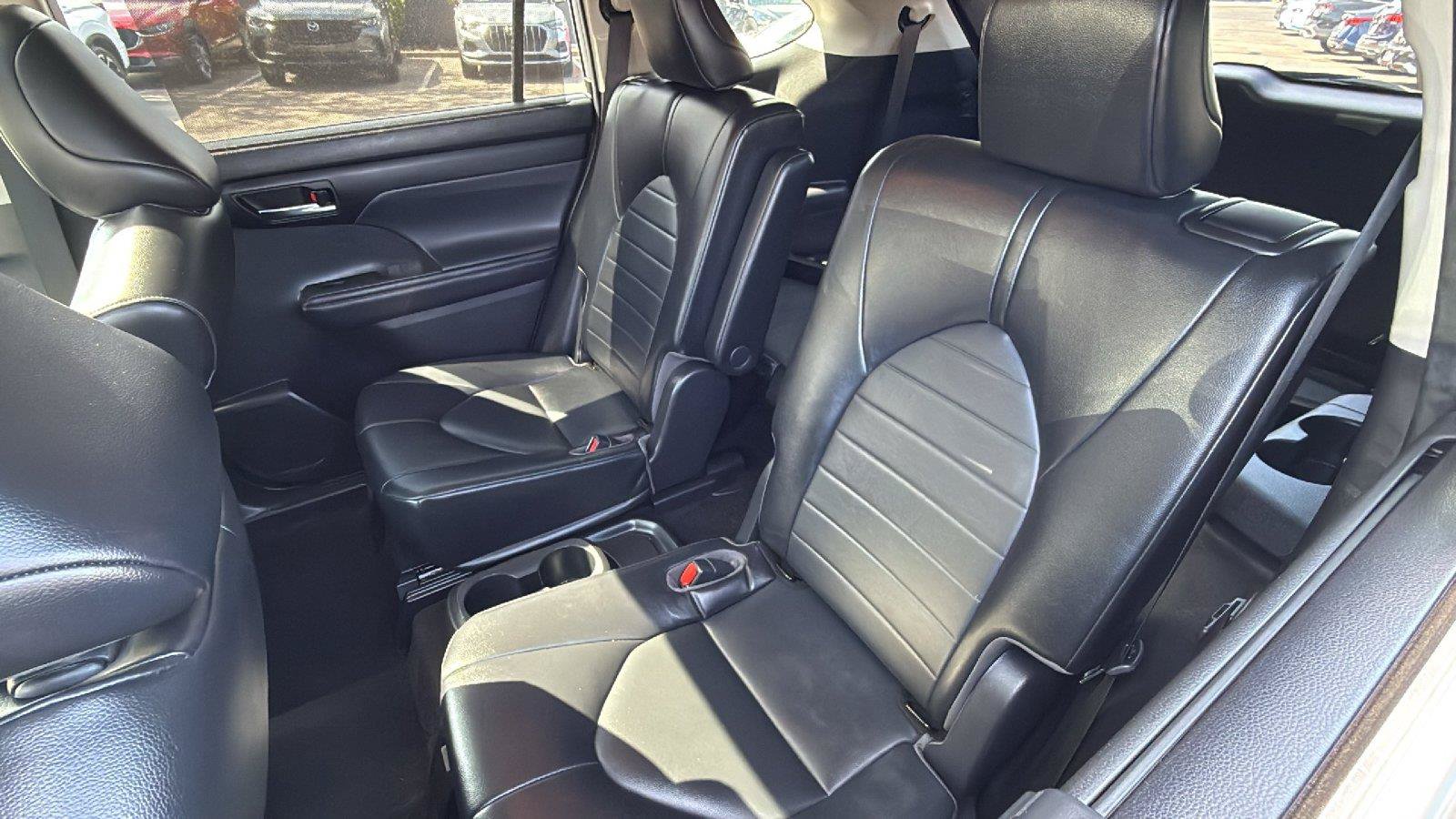 Used 2022 Toyota Highlander XLE FWD image 20