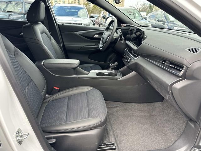 Used 2025 Buick Envista Preferred image 10