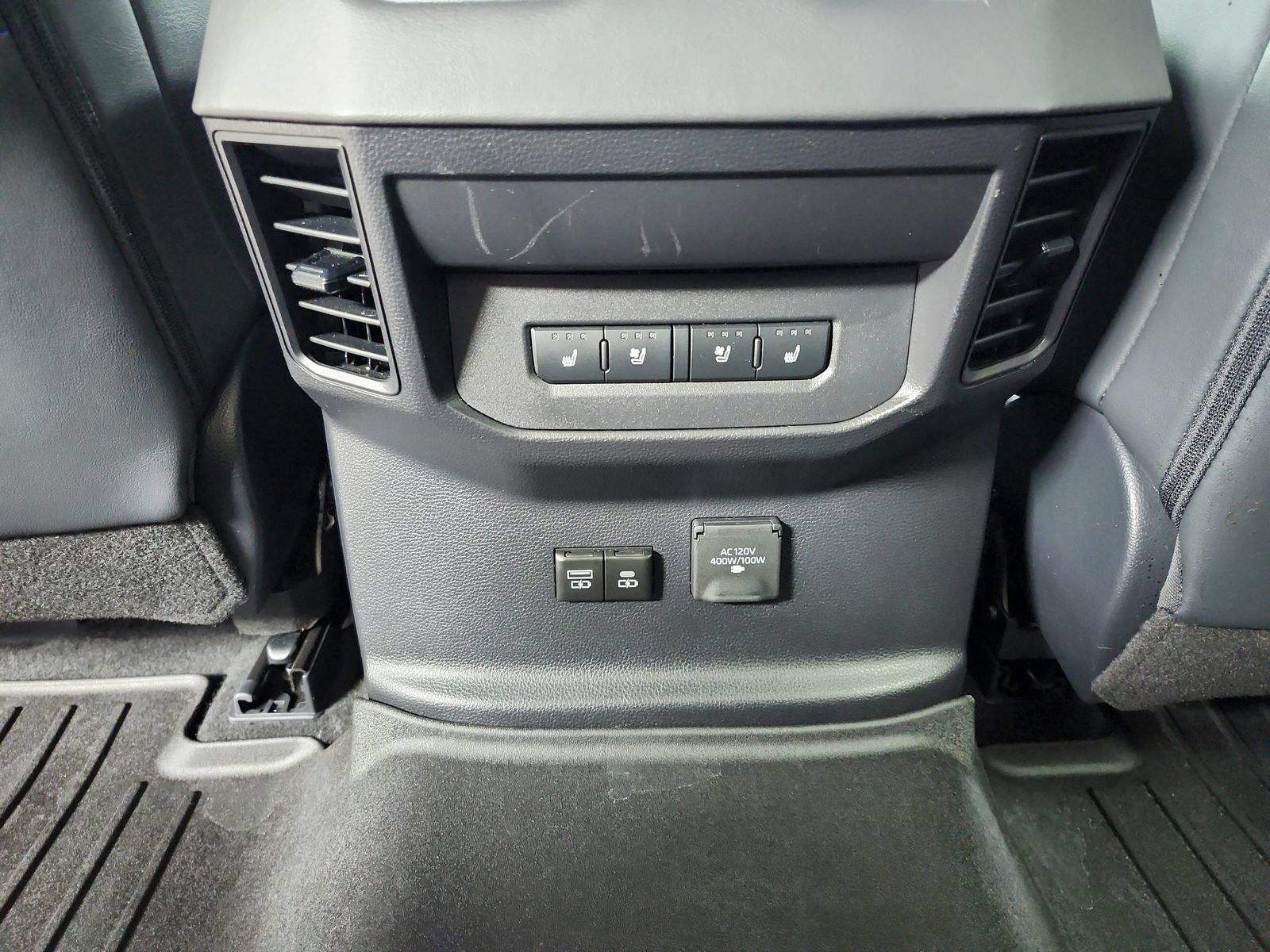 Used 2025 Toyota Tundra Platinum AWD/4WD image 39