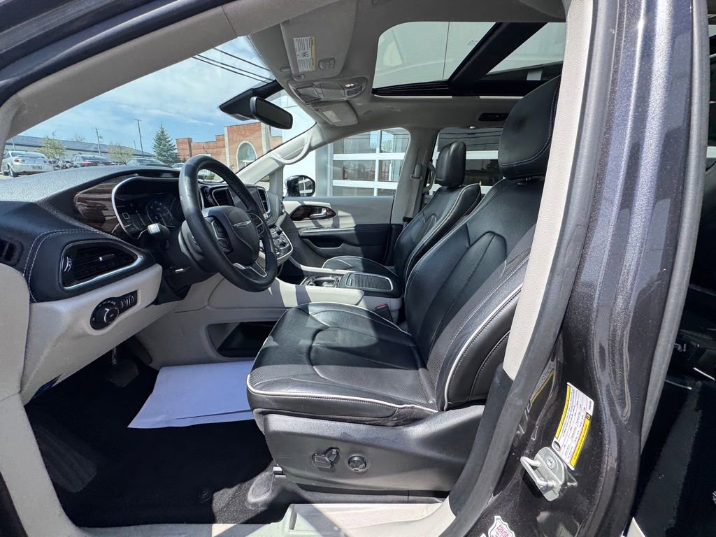 Used 2023 Chrysler Pacifica Limited FWD image 29