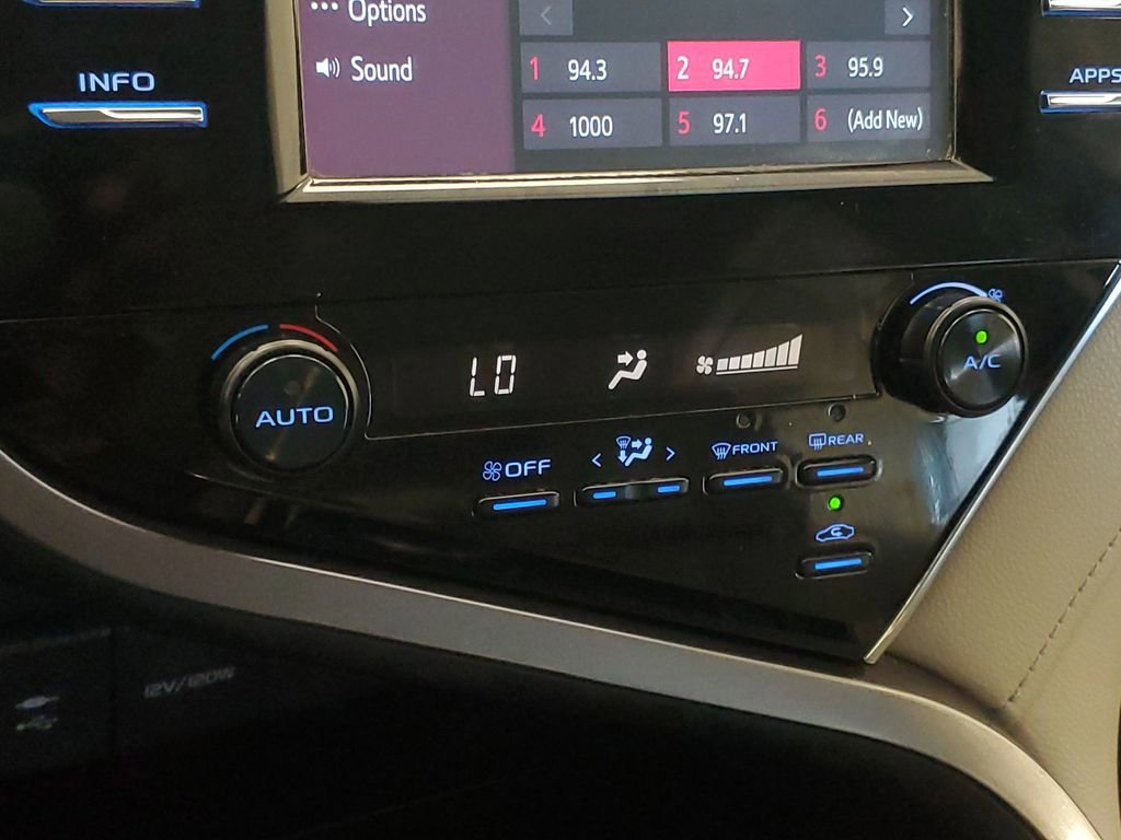 Used 2018 Toyota Camry SE FWD image 21