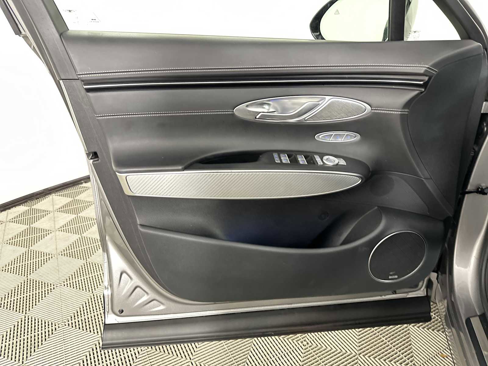 Used 2022 Genesis GV70 2.5T w/ Sport Prestige Package image 16