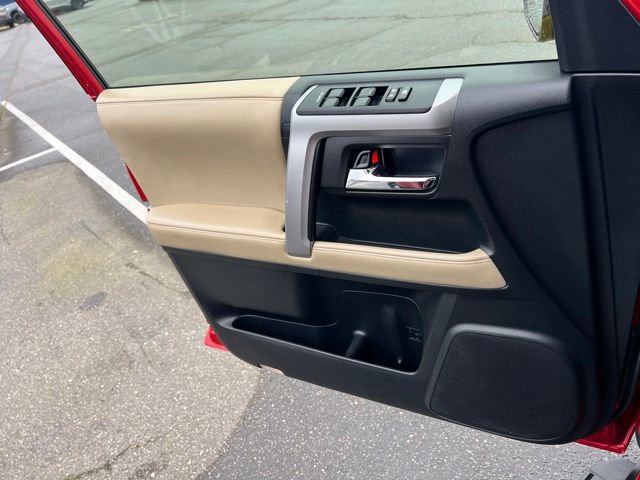 Used 2022 Toyota 4Runner SR5 AWD/4WD image 17