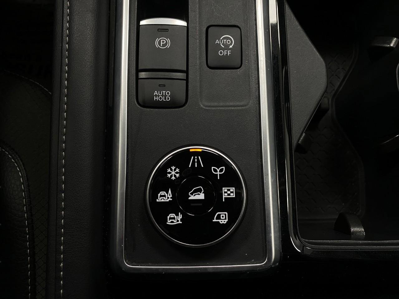 Used 2025 Nissan Pathfinder SL image 28