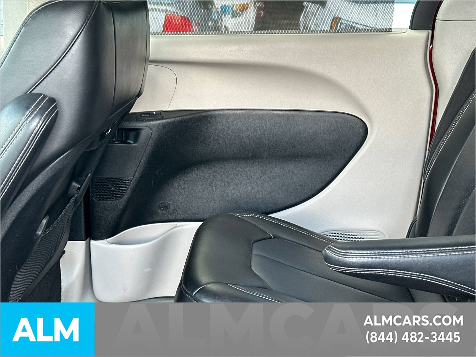 Used 2023 Chrysler Pacifica Touring-L FWD image 27