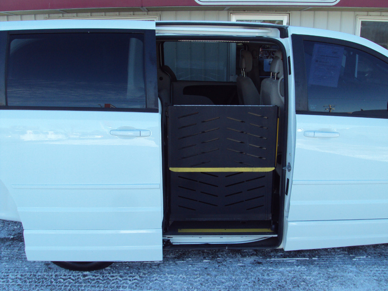Used 2015 Dodge Grand Caravan SE w/ Quick Order Package 29E SE FWD image 12