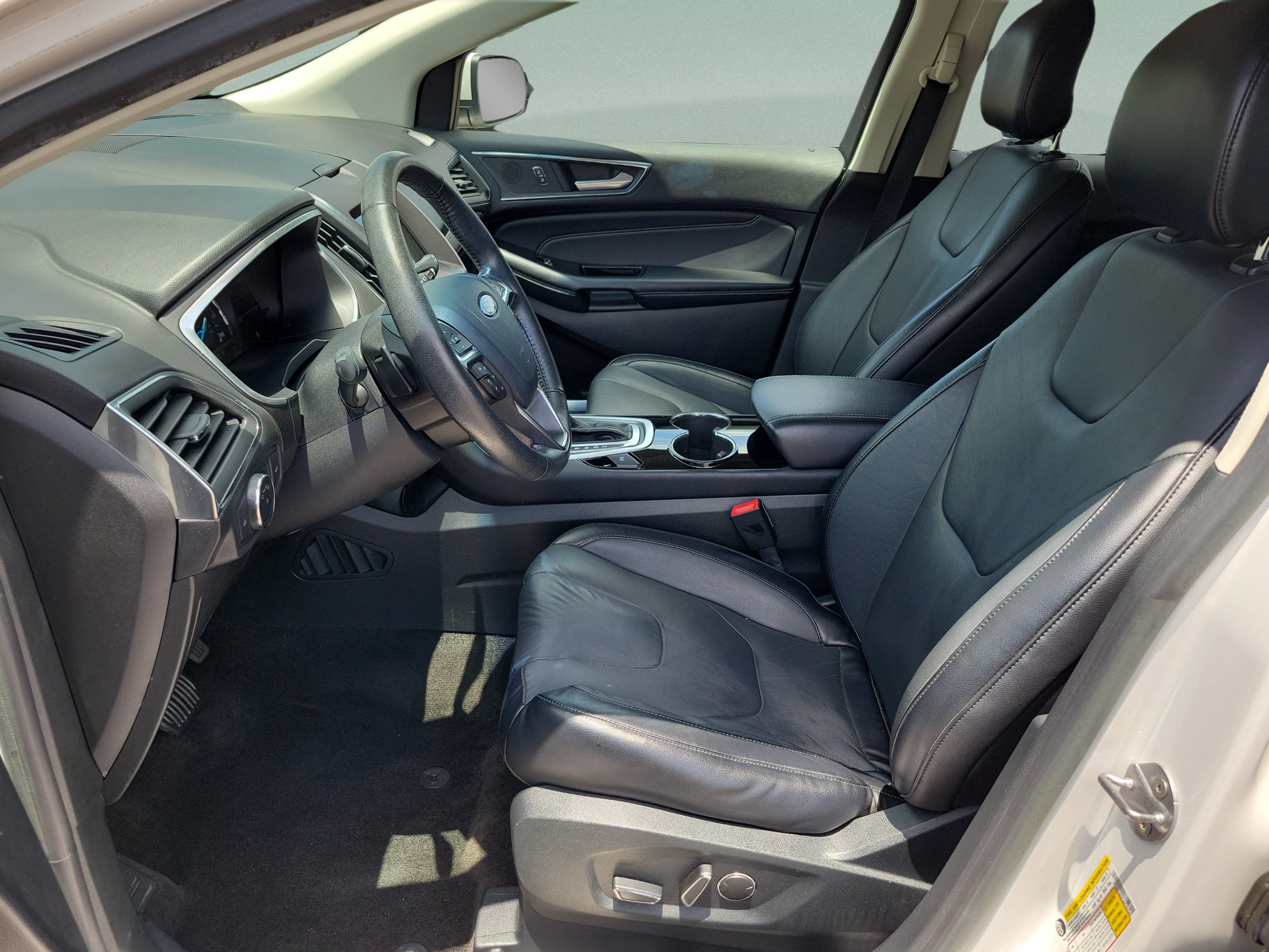 Used 2018 Ford Edge Titanium FWD image 25